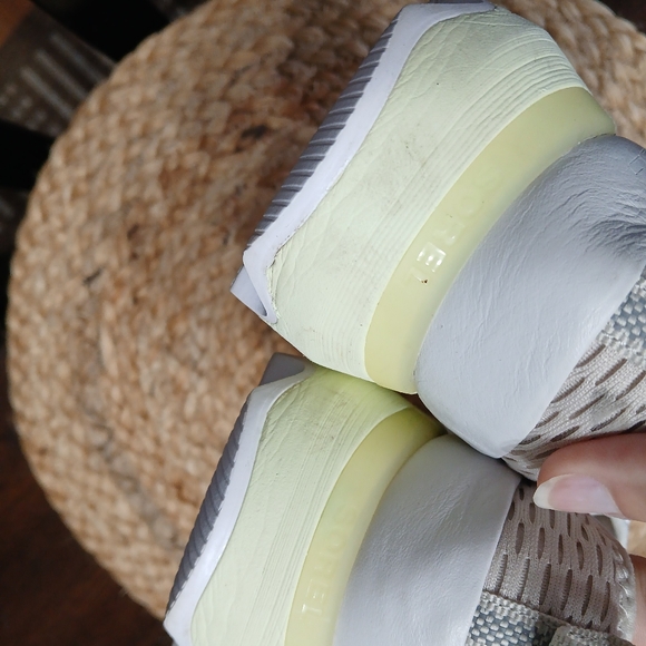 Sorel Kinetic Sneakers 7.5 - Picture 7 of 8